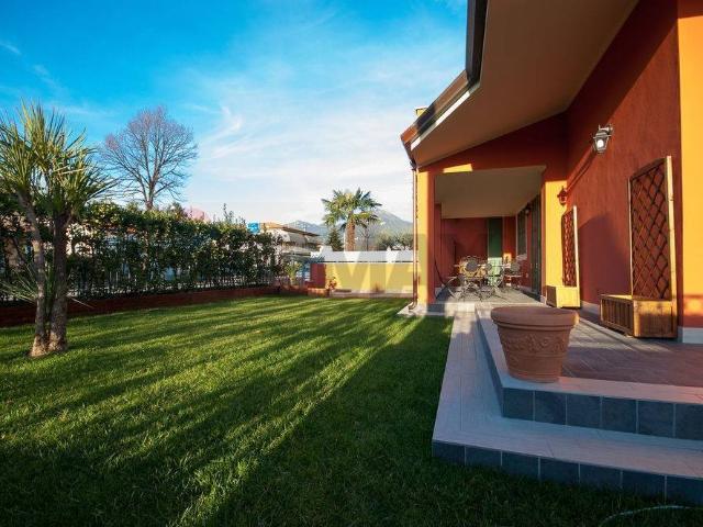 Villa in vendita a Camaiore LU
