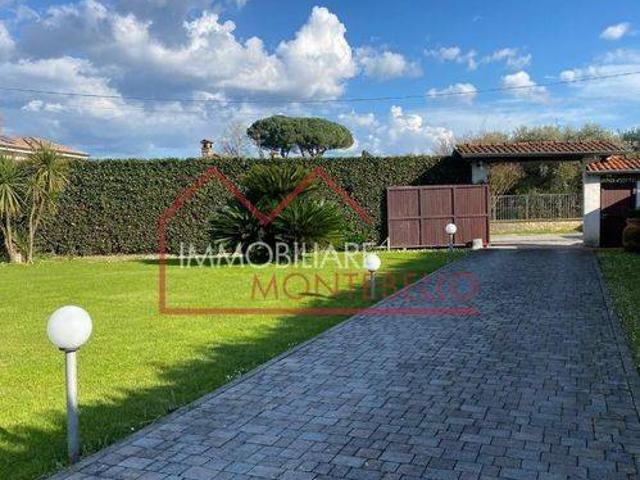 Villa in vendita a Camaiore LU