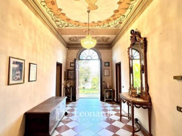 Villa in vendita a Camaiore LU