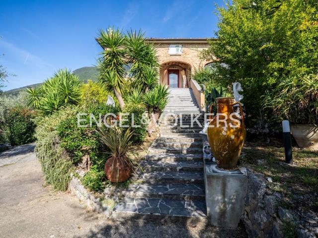 Villa in vendita a Camaiore LU