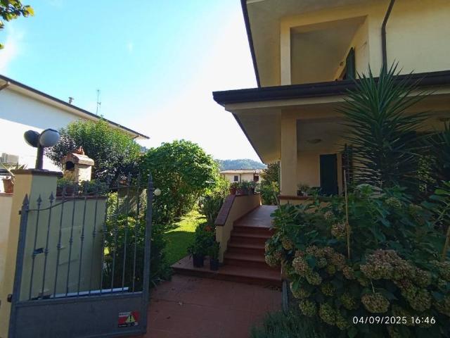 Villa in vendita a Camaiore LU
