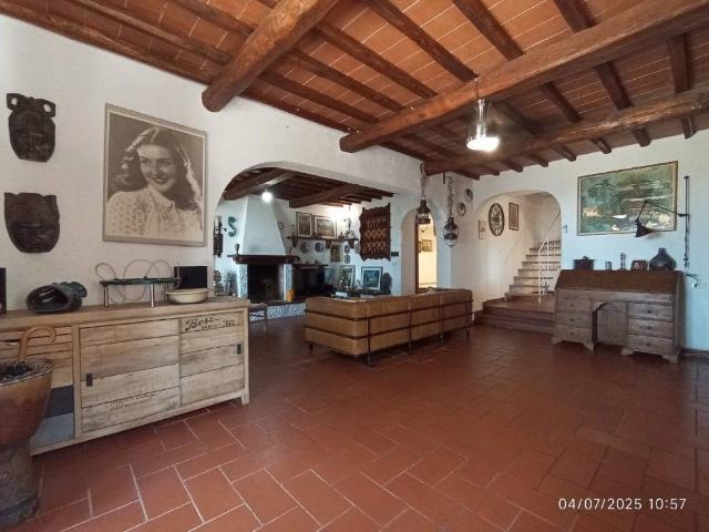 Villa in vendita a Camaiore LU