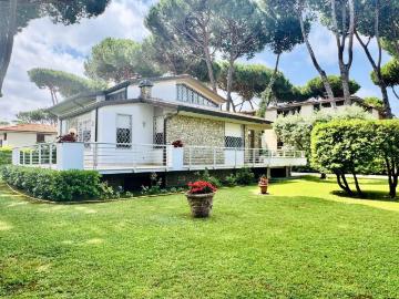 Villa in vendita a Camaiore LU