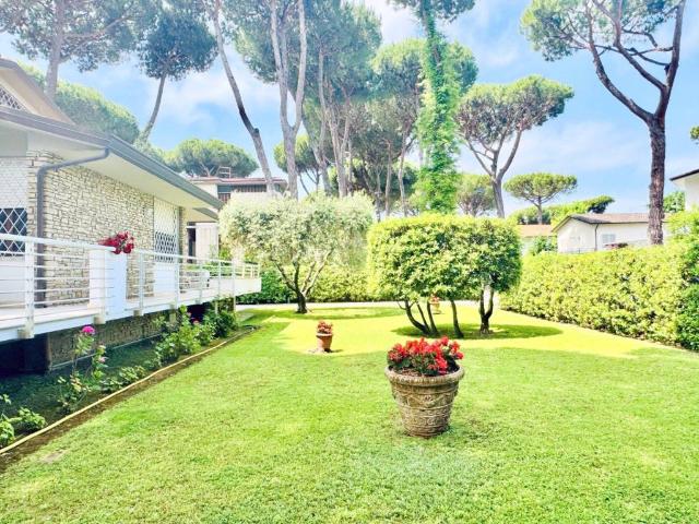Villa in vendita a Camaiore LU