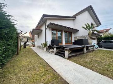 Villa in vendita a Camaiore LU