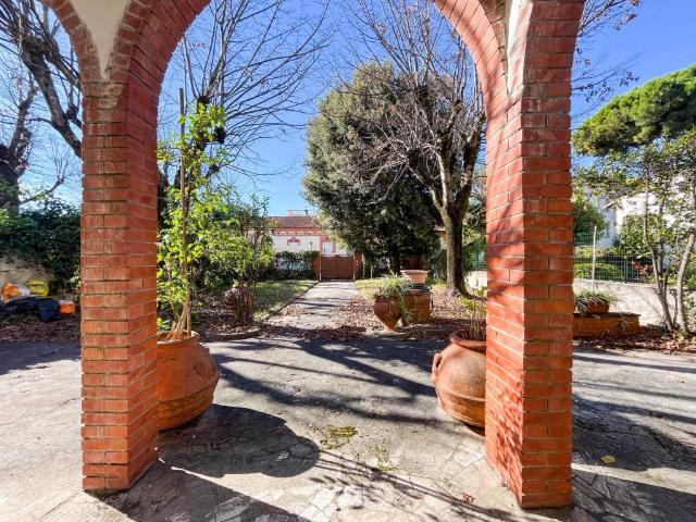 Villa in vendita a Camaiore LU