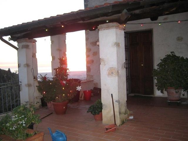 VILLA in VENDITA a CAMAIORE Monteggiori di 9 vani