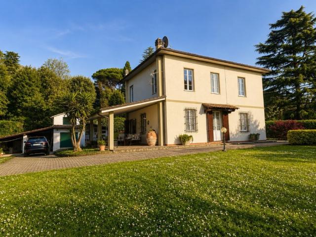 Villa in vendita a Camaiore via Scarpello, 5