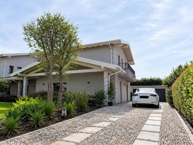 Villa in vendita a Cambiago MI