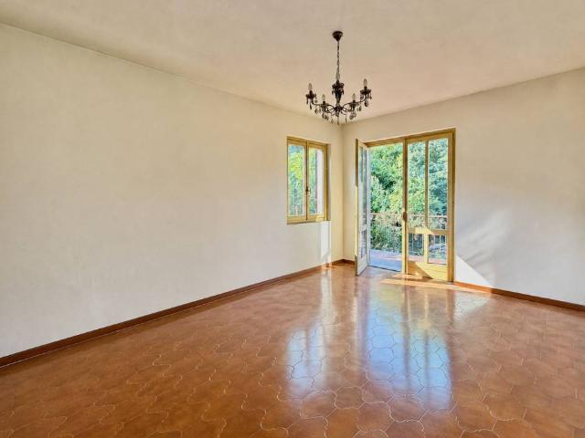 Villa in vendita a Cambiasca VB