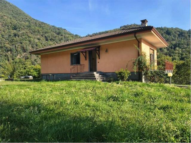 Villa in vendita a Cambiasca VB
