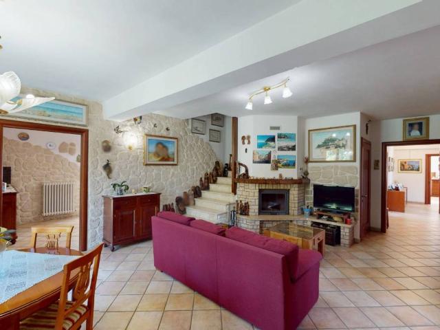 Villa in vendita a Camerata Picena AN