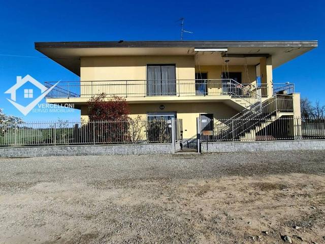 Villa in vendita a Cameri NO