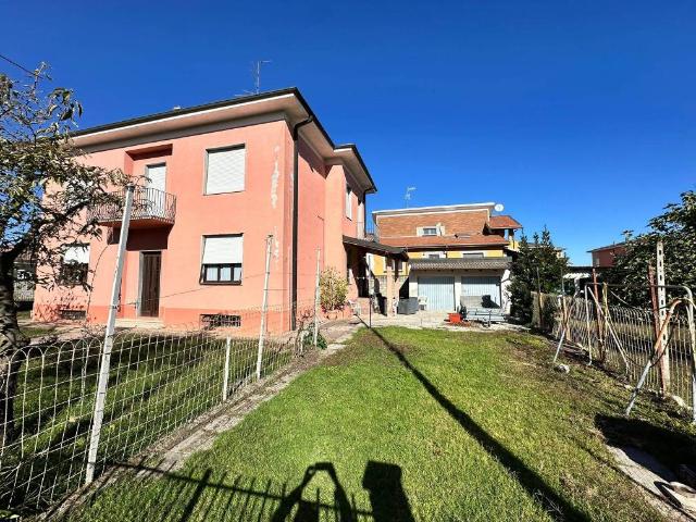 Villa in vendita a Cameri NO