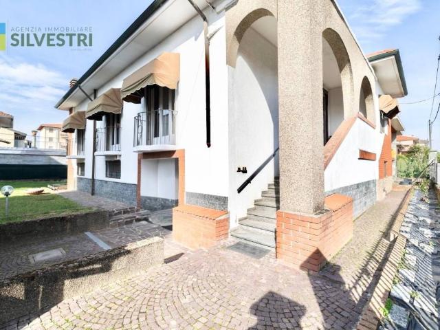 Villa in vendita a Cameri NO