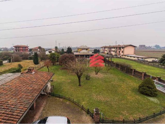 Villa in vendita a Cameri NO