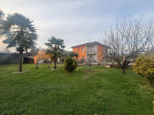 Villa in vendita a Cameri NO
