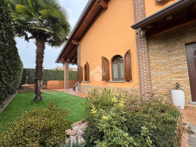 Villa in vendita a Cameri NO