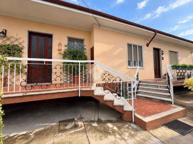 Villa in vendita a Cameri NO