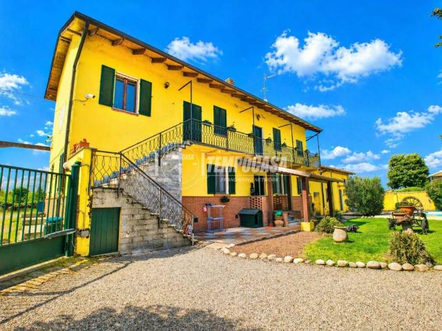 Villa in vendita a Cameri NO