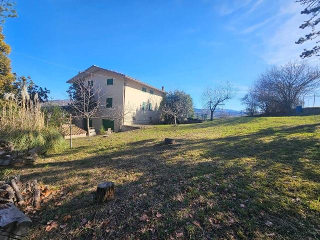 Villa in vendita a Camerino MC