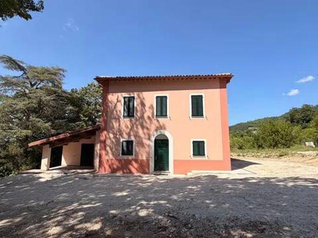 Villa in vendita a Camerino MC