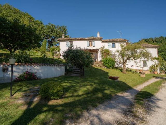 Villa in vendita a Camerino MC