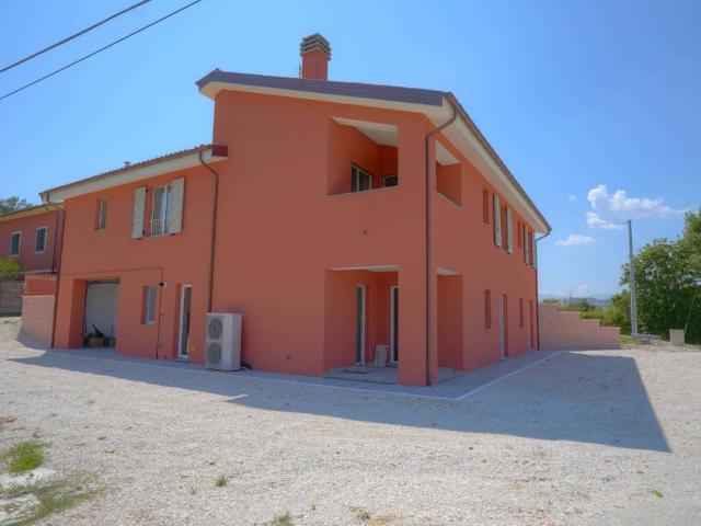 Villa in vendita a Camerino MC