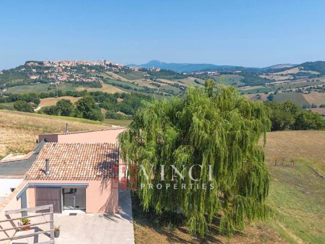 Villa in vendita a Camerino MC