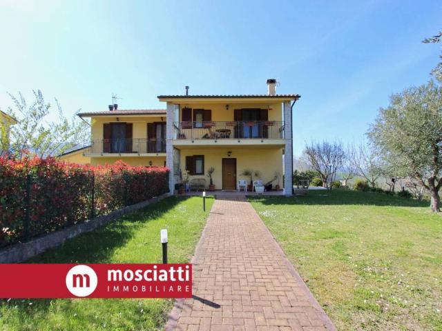Villa in vendita a Camerino MC