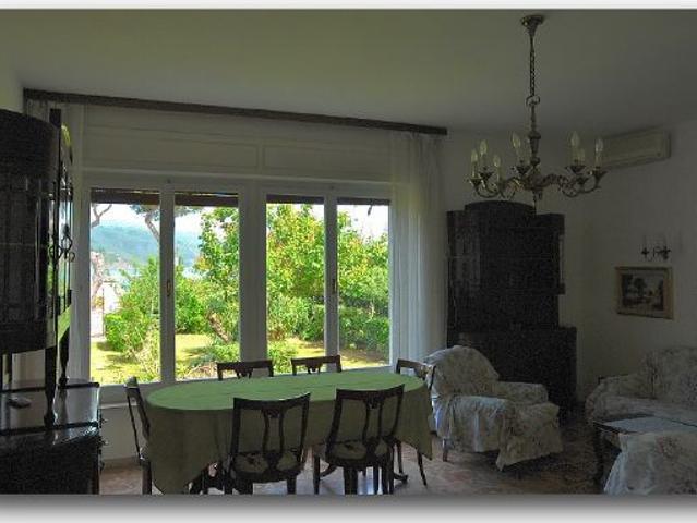 VILLA in VENDITA a CAMPO NELL'ELBA MARE di 7 vani