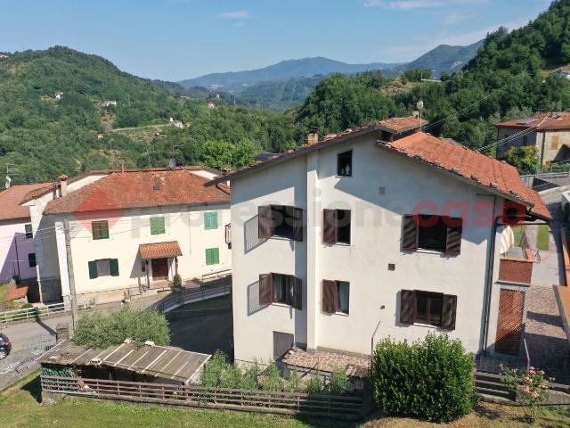 Villa in vendita a Camporgiano