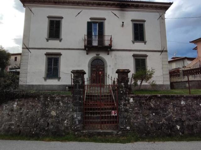 Villa in vendita a Camporgiano