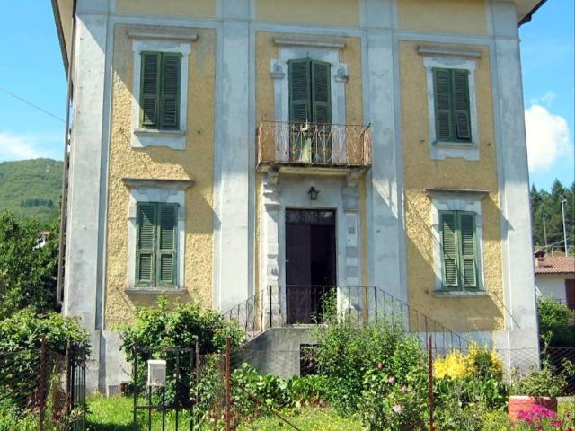 Villa in vendita a Camporgiano LU