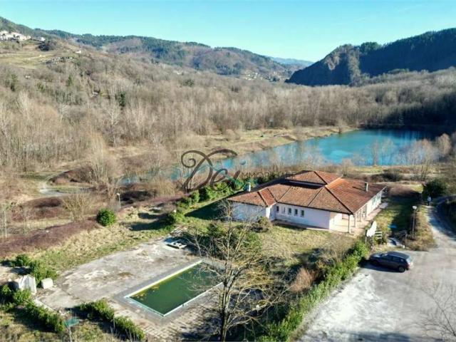 Villa in vendita a Camporgiano LU