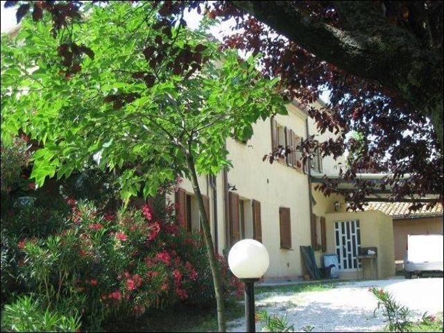 Villa in vendita a Camporotondo di Fiastrone MC
