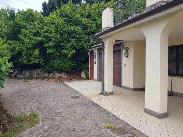 Villa in vendita a Campagnano di Roma RM