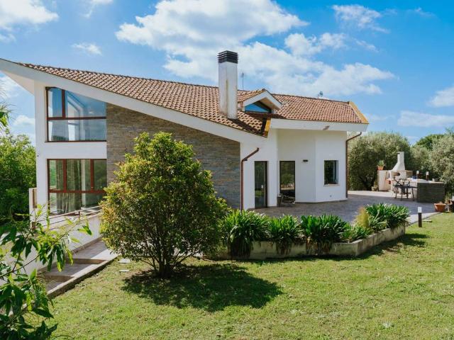 Villa in vendita a Campagnano di Roma RM