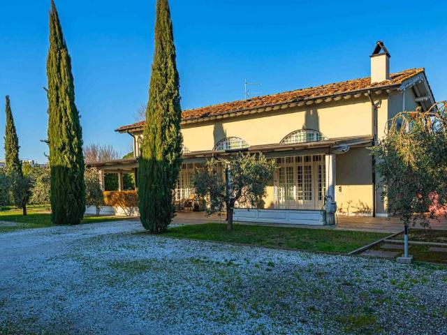 Villa in vendita a Campi Bisenzio FI