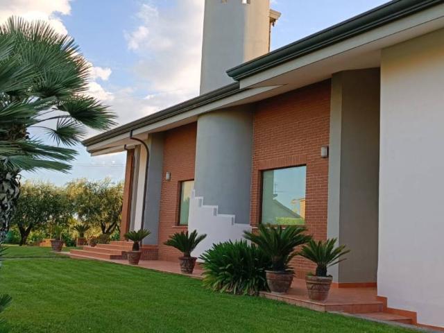 Villa in vendita a Cancello ed Arnone CE