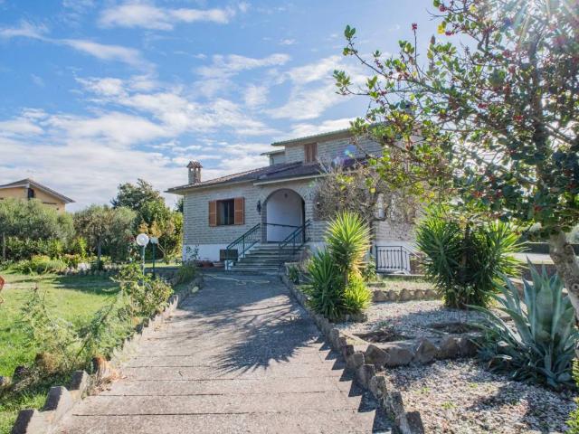 Villa in vendita a Canale Monterano RM
