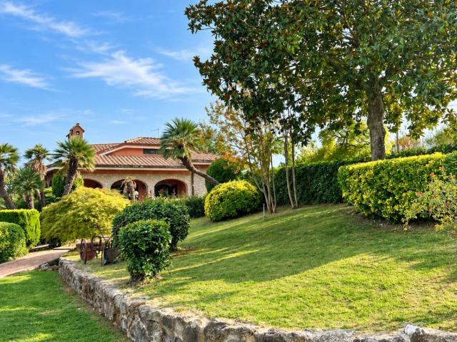 Villa in vendita a Canale Monterano RM