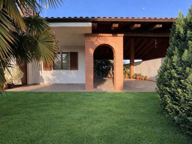 Villa in vendita a Canale CN