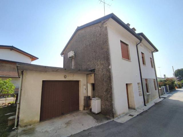 Villa in vendita a Caneva PN