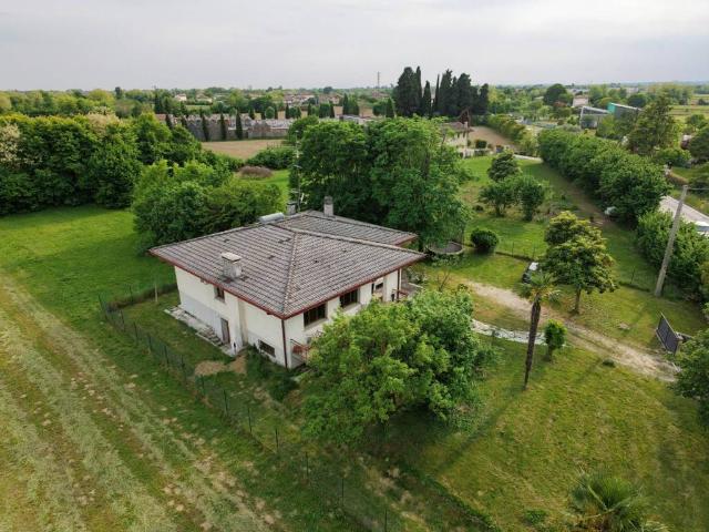 Villa in vendita a Caneva PN