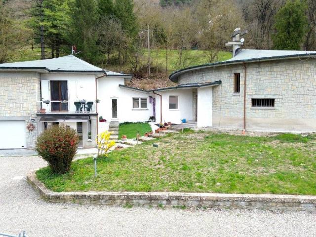 Villa in vendita a Canossa RE