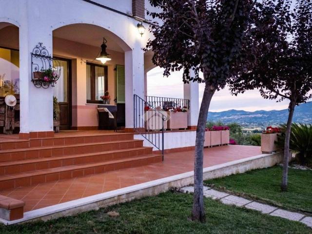 Villa in vendita a Cannara PG