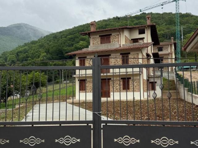 Villa in vendita a Cantalice RI