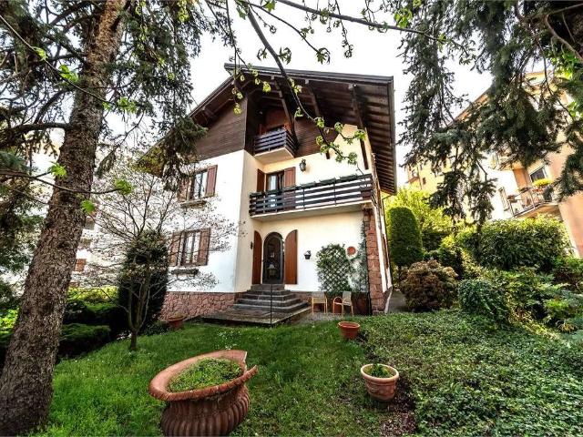 Villa in vendita a Cantù CO