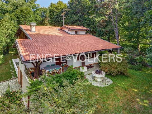 Villa in vendita a Cantù CO